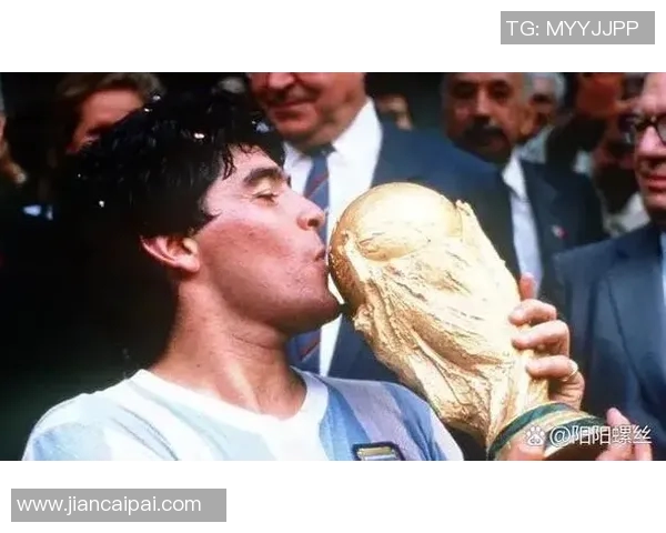 足坛历史十大球员盘点:从贝利到梅西的传奇征程与影响力分析 足坛历史十大球员盘点:从贝利到梅西的传奇征程与影响力分析