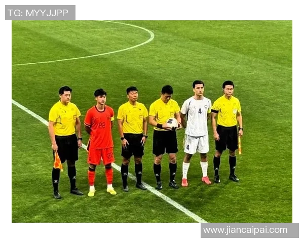 中国国家足球队迎战乌兹别克全力争胜展现球队实力与团结精神
